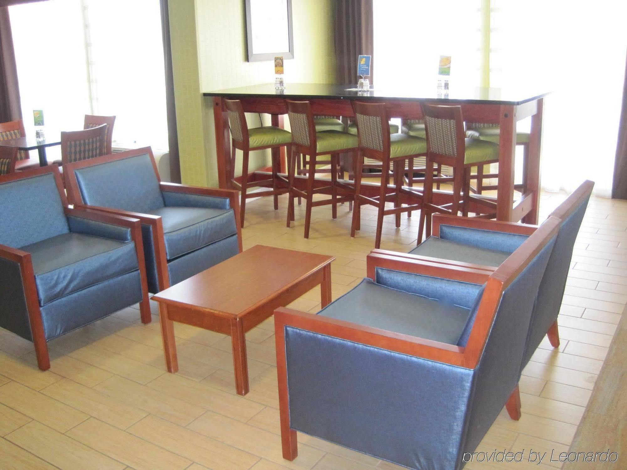 阿伦敦多丽公园地区快捷假日&套房酒店 餐厅 照片